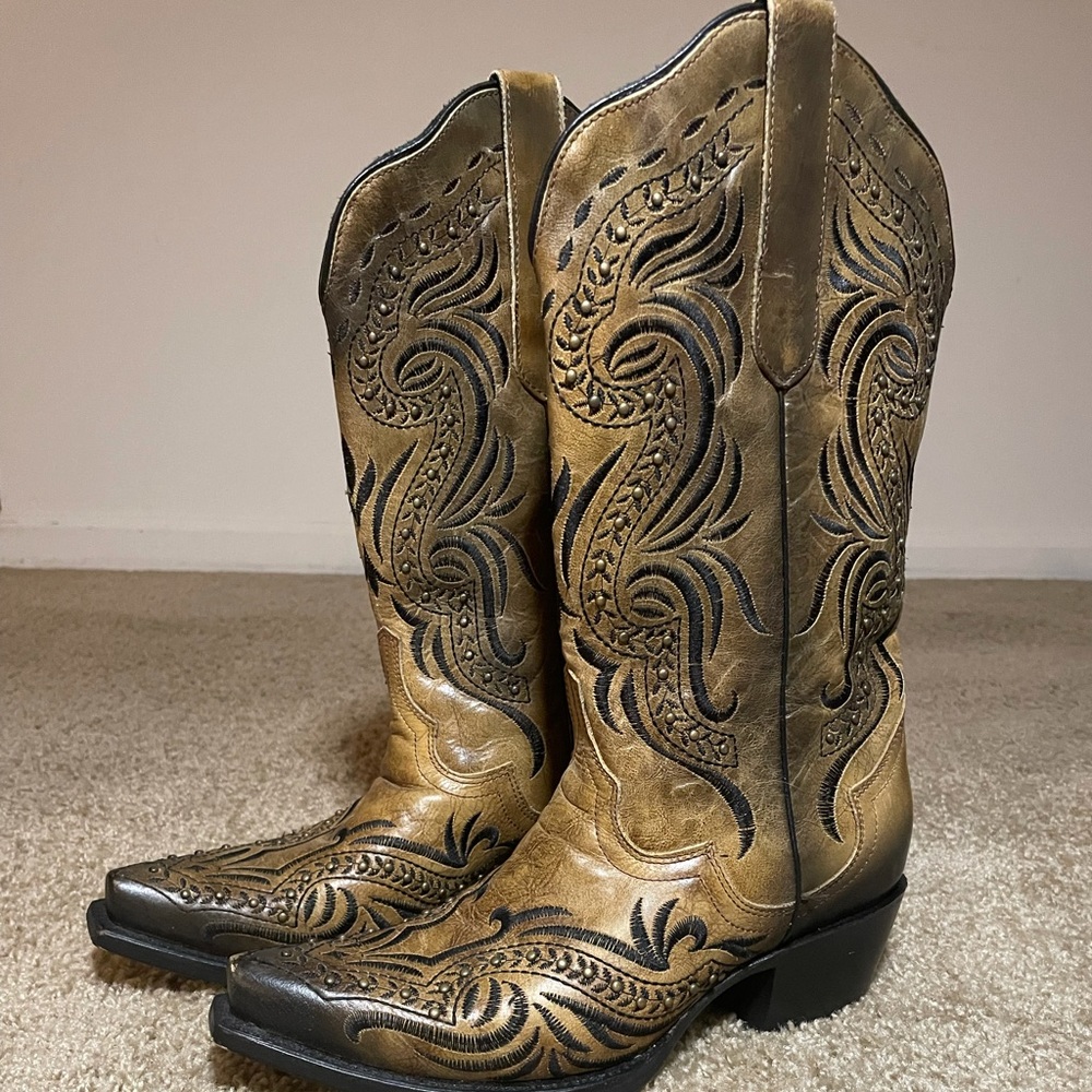 Brown cowgirl boots